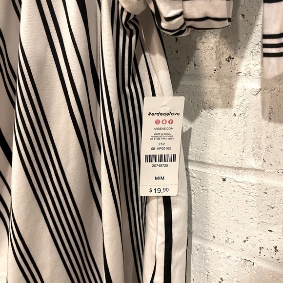 NWOT Ardene Stripped Top - Picture 4 of 5